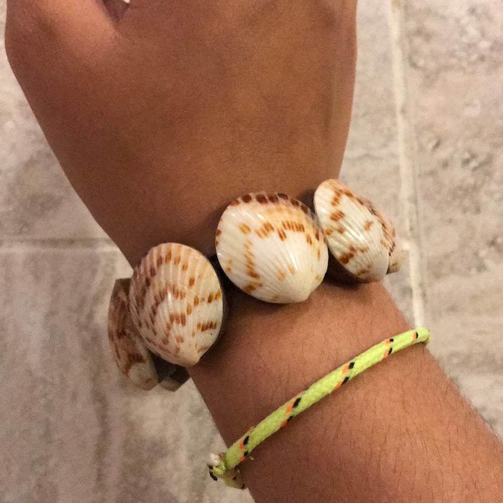 Shell Bracelet - Picture 3 of 3